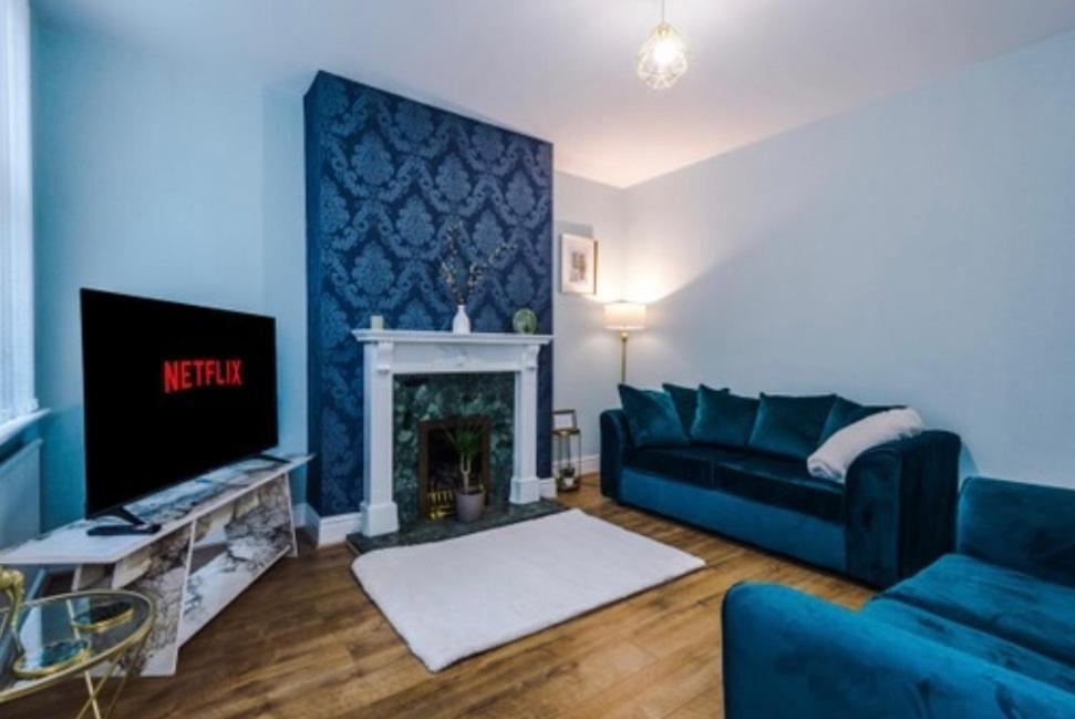 3 Bed Property, Upto 8 Guests Near City Centre Манчестер Экстерьер фото