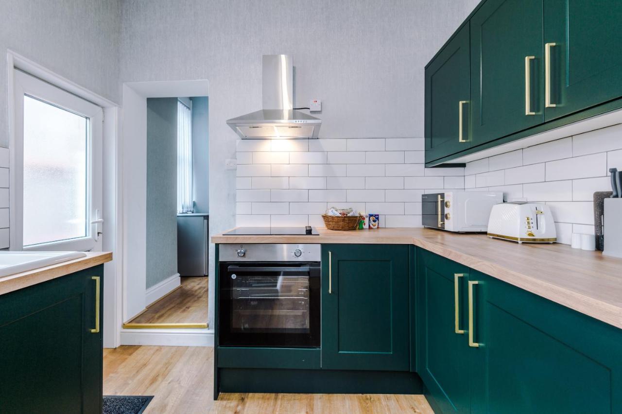 3 Bed Property, Upto 8 Guests Near City Centre Манчестер Экстерьер фото