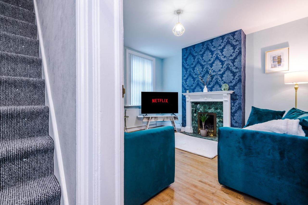 3 Bed Property, Upto 8 Guests Near City Centre Манчестер Экстерьер фото